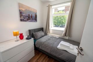 4 bedrooms,2 bathrooms house with free parking - 4