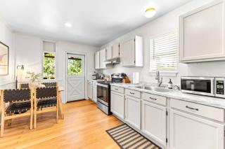 The Cottage On Wilsonville Road - 1