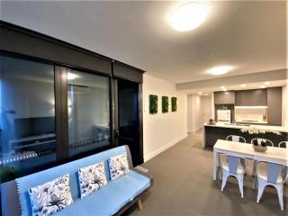 Parkside & City view in Sydney Olympic Park - 1