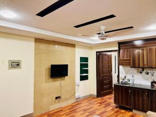 Comfy one bedroom apartment in Bahria town - Rawalpindi - 4