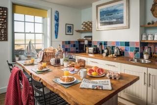 Coastguards Beach House - Camber - 5