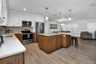 Mango Manor by Bradenton Beach sleeps 10 w pool - 9