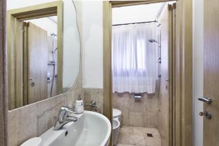 Iconic Luxury Suites - 6