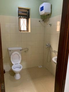 Cozy 2-bedroom Apartment within city limits. - Kampala - 6