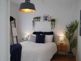 Country Orange Cottage - Orange - 2