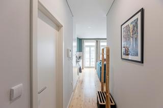 Turquoise Central Flat w AC & Balcony by LovelyStay - Porto - 5