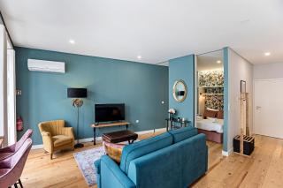 Turquoise Flat w AC & Balcony by LovelyStay - 8