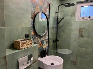 Alexander Cozy Apartment FREE PRIVATE PARKING - Mediaş - 1