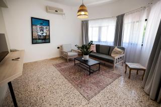 Julia's Hotel Suites - 7