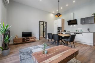 BUENOS Boutique - A/C, 2 bathrms, amazing view - 7