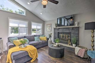 Fire Pit and Furnished Deck Serene Tobyhanna Escape - 0