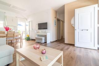 Sophia's Comfortable Home with a Private Backyard - Gázion - 7