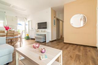 Sophia's Comfortable Home with a Private Backyard - Gázion - 9