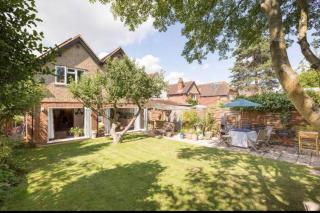 6 bedrooms beautiful home 3 bathrooms, quiet location with garden near Legoland Windsor Heathrow - 0