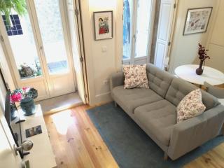 Santa Catarina Patio Apartment - with washer machine - Porto - 2