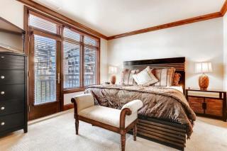 Luxury Ski in, Ski out 3 Bedroom Mountain Residence in the Heart of Lionshead Village with Heated Pool and Slopeside Hot Tub - Vail - 9
