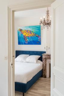 Suites Mana - Bleu Pacifique - Vue sur Place Ducale avec Parking privé inclus - Charleville-Mézières - 9
