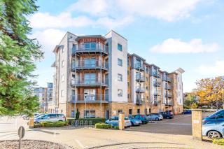 Travaal - 2 Bed Serviced Apartment Farnborough - 3