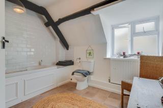 The Nook, Newly Available Relaxed 2 bed, Cotswolds - 1