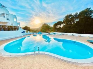 FLAT Surrounded by Nature WIFI & Pool & beach Nearby - 1