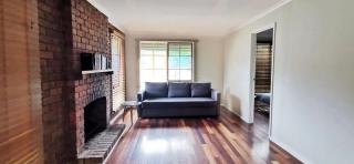 Spacious and cozy home next to Glen Waverley - 1