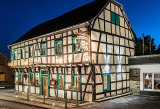 Land-Hotel Zum Schwan, Garni WEILERSWIST-METTERNICH, 3 E-LADESTATIONEN, Nähe PHANTASIALAND, PALMENPARADIES Euskirchen - 0