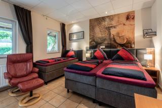 Land-Hotel Zum Schwan, Garni E-Ladestationen, -Spätanreise möglich-, Nähe Phantasialand Nähe Palmenparadies Euskirchen - 6