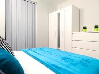 Tudors eSuites JQ One Bedroom Apartment - Birmingham - 4
