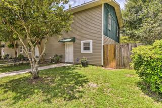Charming Townhome with Patio about half Mi to Bayou! - 8