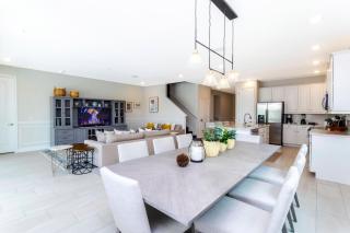 8-Bed Villa Prv Pool and Game Room Near Disney - 5