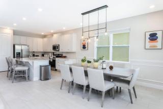 8-Bed Villa Prv Pool and Game Room Near Disney - 4