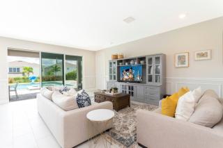 8-Bed Villa Prv Pool and Game Room Near Disney - 3