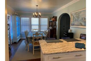 1 mile to Fort Sill! The CaroleBelle Cottage sleeps 8 with hottub,grills,firepit - 1