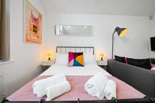 The Village Coach House - Cardiff - 4