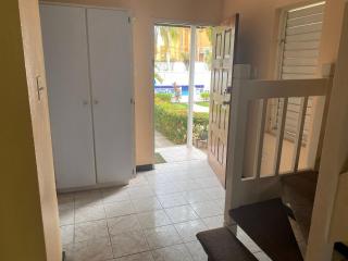 Finest Accommodation Renfrew Place 4-12 Renfrew Rd 2 bedroom 2 bat Apt # 15 New Kinston Jamaica - 2