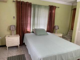 Finest Accommodation Renfrew Place 4-12 Renfrew Rd 2 bedroom 2 bat Apt # 15 New Kinston Jamaica - Kingston - 1