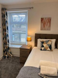 Bridge Place - Spacious home with plenty of beds! - Merthyr Tydfil - 4