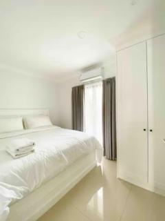 Loewys Home Tanjung Duren Jakarta Barat - 4