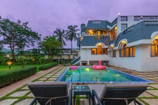 Grey Mosaics by StayVista - Mountain-view villa in Vasai with Pool, Spacious lawn & Terrace - 7