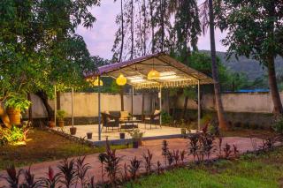 Grey Mosaics by StayVista - Mountain-view villa in Vasai with Pool, Spacious lawn & Terrace - Bombay - 7