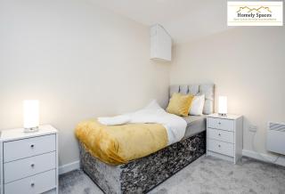 Bedford Hospital Victoria Maisonette by Homely Spaces - 4