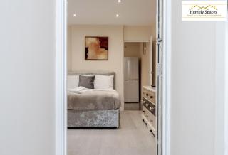 Bedford Hospital Victoria Apartments A and B By Homely Spaces Short Lets & Serviced Accommodation - 2