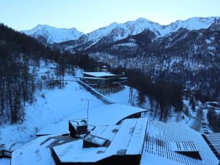 Studio skis aux pieds avec balcon, centre station - FR-1-322-466 - 2