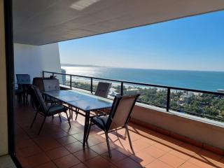 Accommodation Front - Immaculate 4 Sleeper with Ocean & Harbour Views - 4