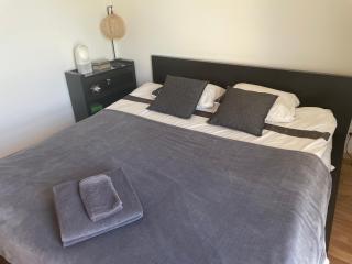 Private Bedroom and Bathroom in shared appartment - 2