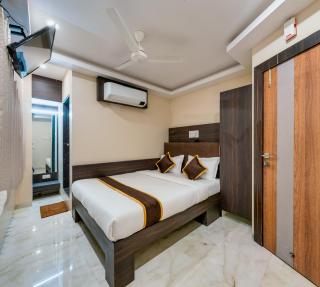 Hotel Aatithya Satkar Near Mahalaxmi Temple - 1
