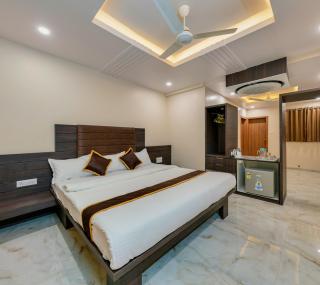 Hotel Aatithya Satkar Near Mahalaxmi Temple - Kolhapur - 0