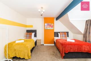 NEC HS2 4 bedroom house, 6 separate beds with driveway parking for 2 cars or vans - 2