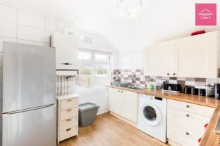 NEC HS2 4 bedroom house, 6 separate beds with driveway parking for 2 cars or vans - 6