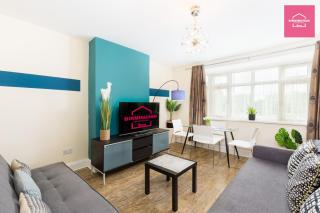 NEC HS2 4 bedroom house, 6 separate beds with driveway parking for 2 cars or vans - 3
